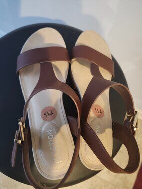 Brand new Kenneth Cole Reaction shoes